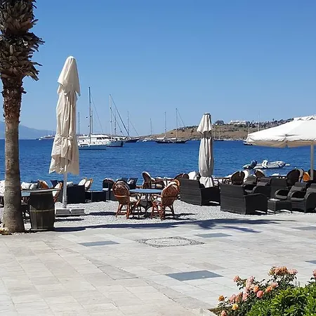 Ugur Apartahotel *